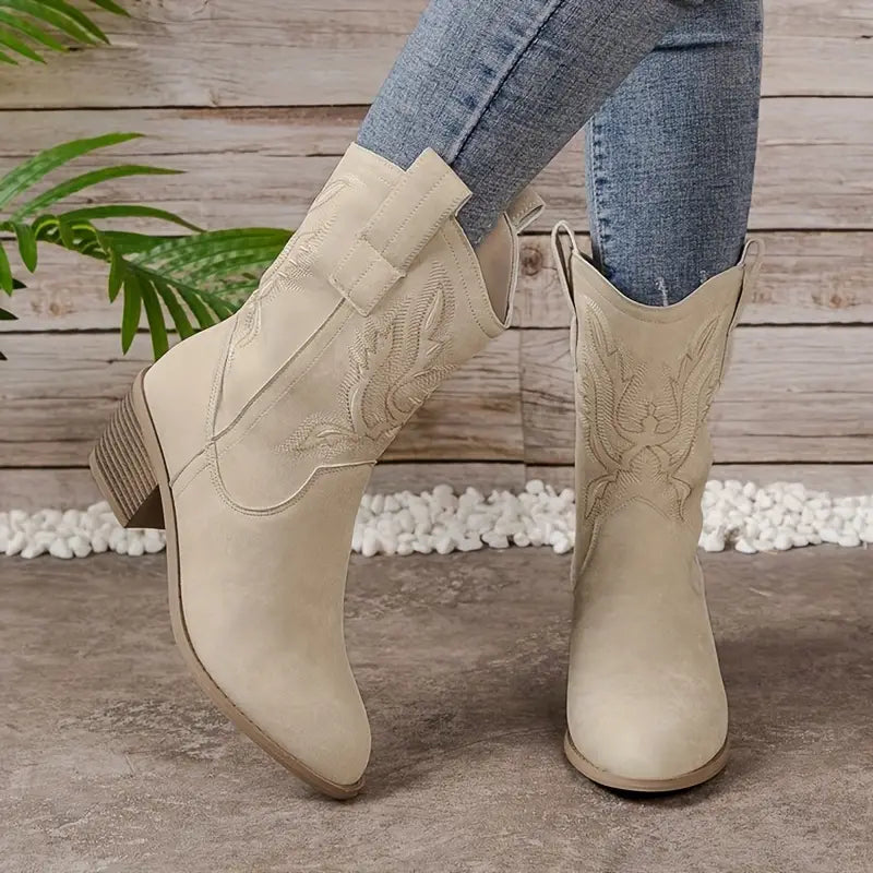 VALERIA | Botas camperas con tacón