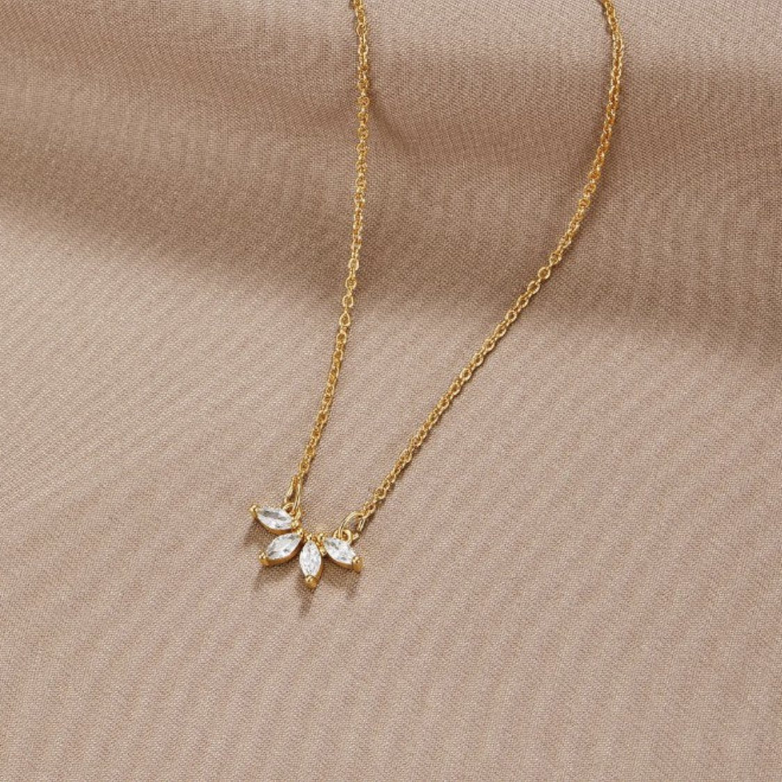 LAUREL | Collar Hoja de Cristal Dorada