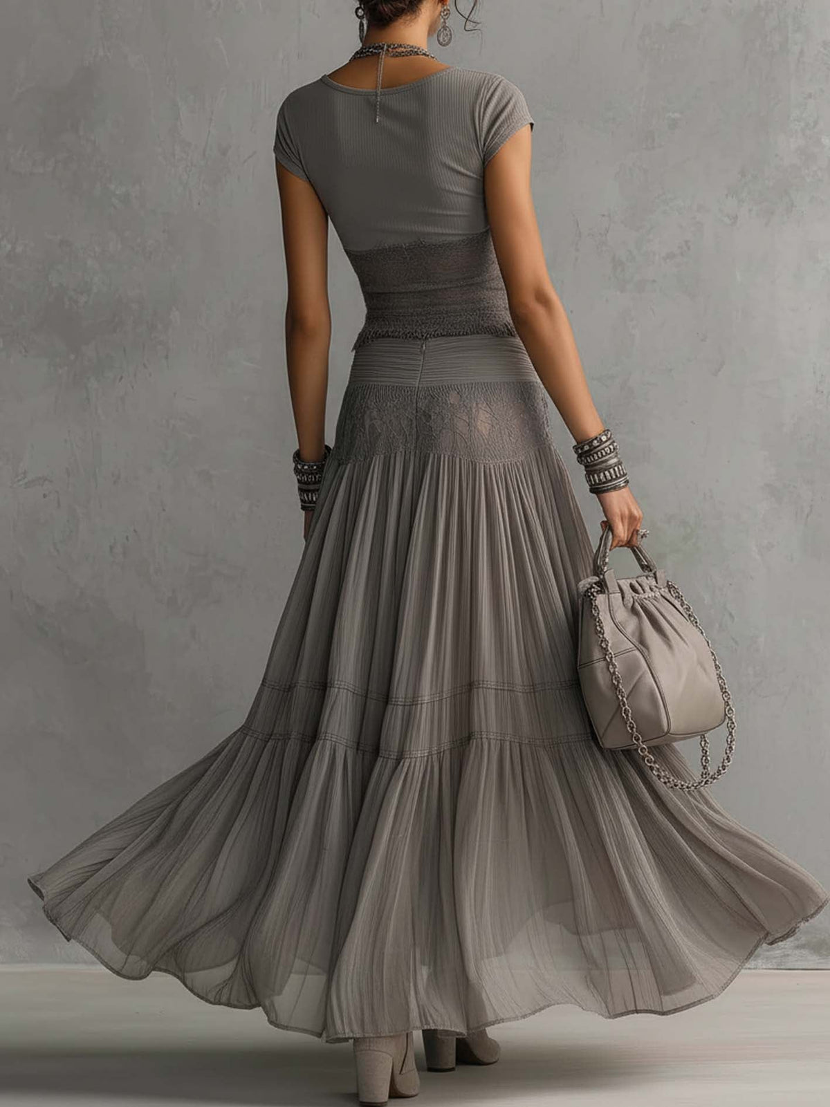 ROCÍO | Conjunto de Top de Encaje y Falda Maxi Plisada Gris