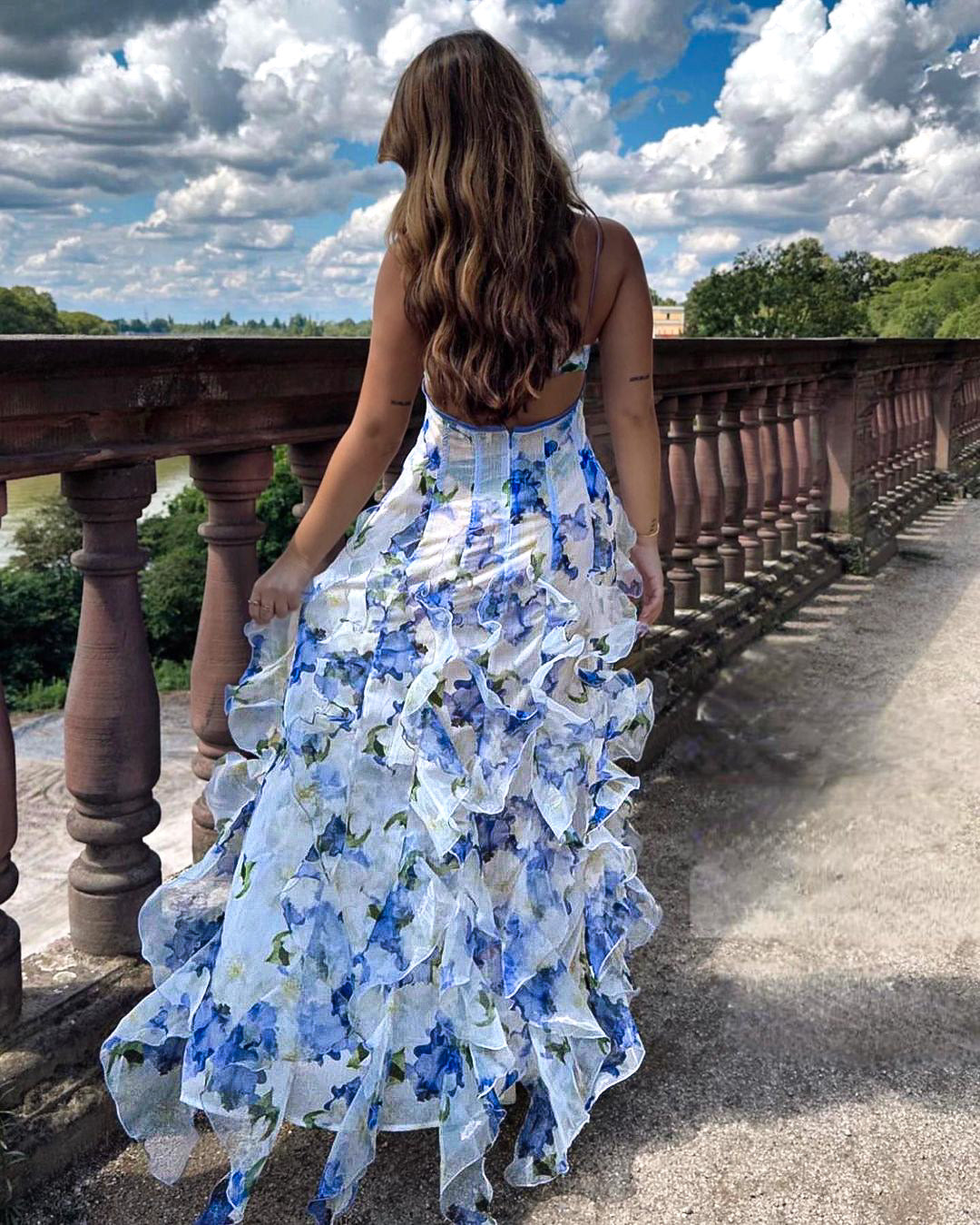 URI | Vestido Midi Floral con Volantes