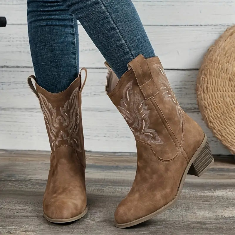 VALERIA | Botas camperas con tacón