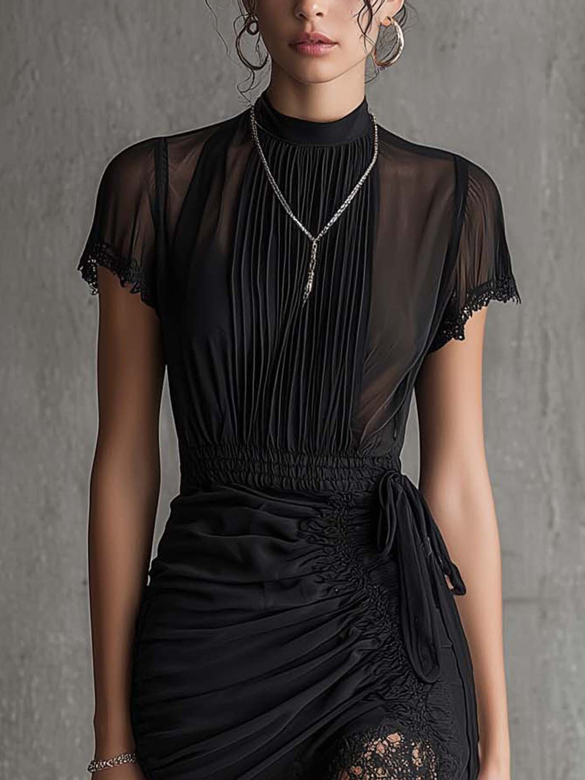 INÉS | Vestido Mini de Gasa Negro con Bajo de Encaje